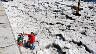 Summer hailstorm buries cars| CCTV English