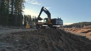 Volvo EC 350 EL Loading A25 F