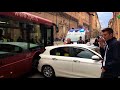 BOLOGNA: Autista del bus colto da malore trascina un taxi | VIDEO