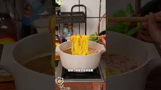 This Wanlida handheld noodle machine fully automatic noodle machine is very convenient for home