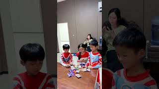 小蚂蚁欺负弟弟，不给弟弟吃零食#家庭#开心家人#小丑女#奥特曼 #funny #funnyimages #comedy