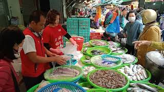 阿源鮭魚專賣戶  賣現切鮭魚就是輕輕鬆鬆  台中市豐原中正公園  海鮮叫賣哥阿源  Taiwan seafood auction