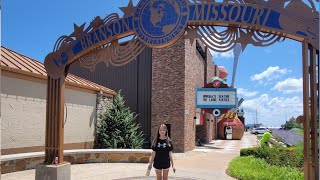 Visiting the Talking Rocks Caves!