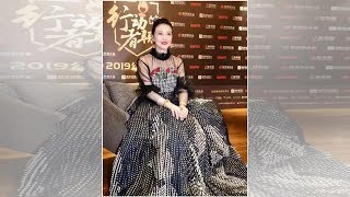 兩大女神同框！鐘麗緹吊帶長裙顯麒麟臂，柳岩長裙美成花仙子 | Lari TV