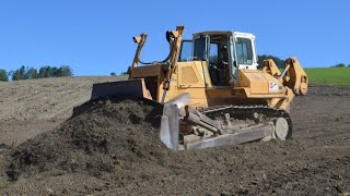 BIG Liebherr PR752 plays around with some topsoil