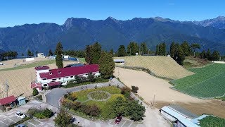 空拍~福壽山農場空拍～從豐原往東勢經谷關，沿著中橫來到梨山賓館將近4個小時，一路上高山峻嶺自然生態景色優美，而目的地賞楓才是經典之旅，於2600公尺處可眺望德基水庫壯觀美景。豐原住商不動產 尤阿甘