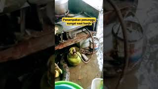 VIRAAALL!! Penampakan penunggu sungai saat terjadi banjir