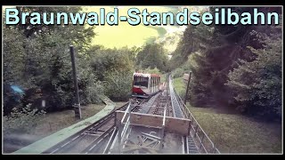 Eine fahrt mit der Braunwaldbahn von Braunwald zur Talstation, Kanton Glarus, Schweiz 2021