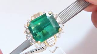 Avis Diamond: Emerald ring