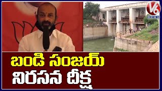 TBJP Chief Bandi Sanjay Protest Against CM KCR Govt At Party Office In Hyderabad| V6 Telugu News