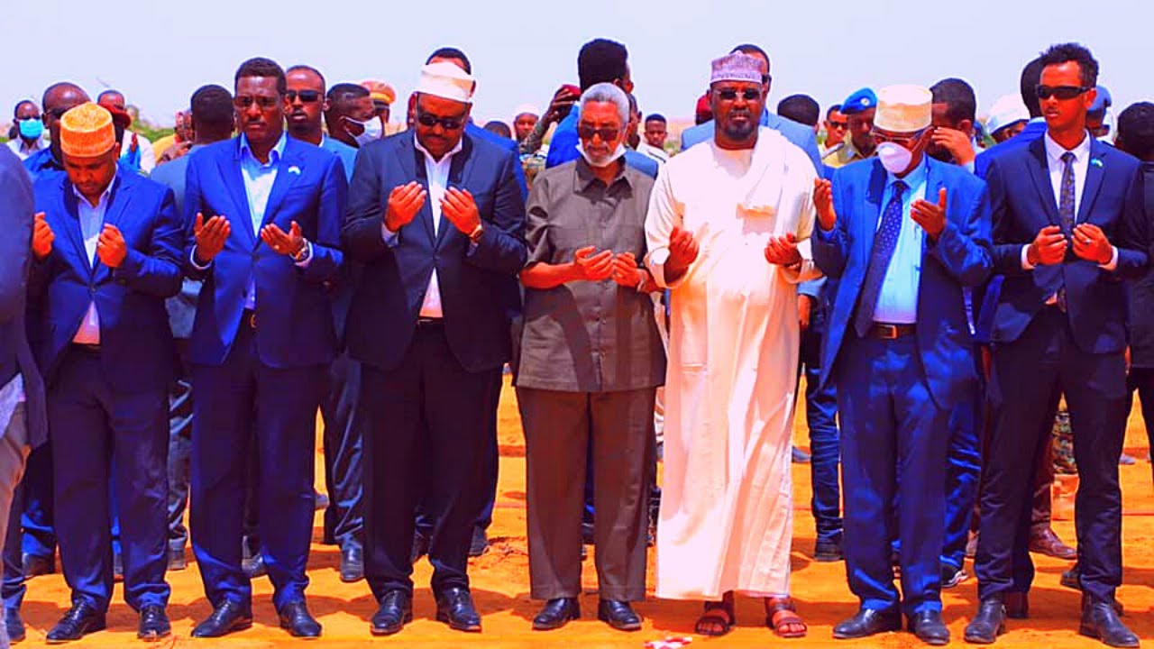 Aaskii Ex-Madaxweynihii Puntland Maxamed Cabdi Xaashi Ee Garowe Madax ...