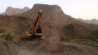 The BF90.3 crushing basalt rocks in Yemen