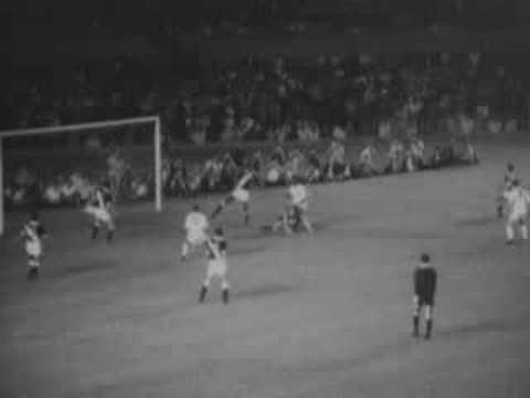 19 novembre 1969: il leggendario millesimo goal di Pelè. Storia di un record controverso.