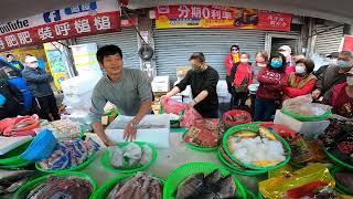 太平買氣有夠扯 喊不到兩小時 已經要開始掃貨底了 台中太平市場 海鮮拍賣 海鮮叫賣 台中海鮮大叔 叫賣哥 seafood auction