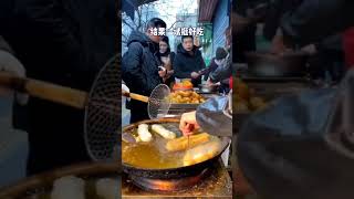 Famous street food - Yummy Chinese youtiao (dough fritters or Chinese doughnuts) 网红杠子油条 #Shorts