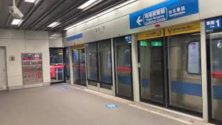 台北捷運321型早上電聯車往南港展覽館離開BL01頂埔站