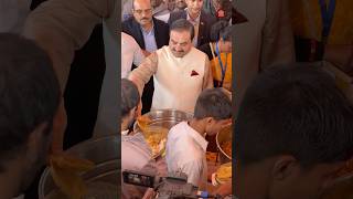 Shri Gautam Adani Ji \u0026 Family Visit to ISKCON Camp At Maha Kumbh 2025 \u0026 serves Maha-Prasadam