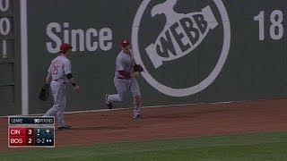 CIN@BOS: Heisey robs Victorino of extra bases