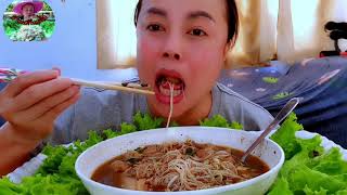 ก๋วยเตี๋ยวเรือ เนื้อน้ำตกลูกชิ้นเน้นๆ | แสงคลิปนี้ไม่นิ่งต้องขออภัยด้วยนะคะ