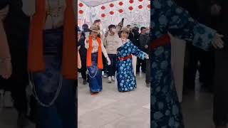 民族舞曲丨藏族锅庄舞丨舞姿优雅，卓玛婀娜多姿，锅庄翩翩起舞!https://www.ypindaojia.com#youtubeshorts#shorts#ytshorts#民族服饰#云品出海#锅庄舞