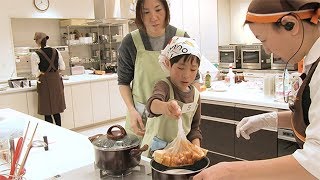 災害時も温かい食事を　「お湯ポチャ調理」親子で体験