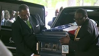 Raw: Mourners Arrive for Walter Scott Funeral