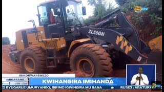 RULINDO abaturage bari kwikorera umuhanda wa km 3