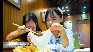 你吃过长得像内裤的烀饼吗？配上豆角炖肉，东北人果然豪迈-Travel In China