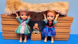 Blanket fort ! Elsa \u0026 Anna toddlers - indoor fun building \u0026 playing