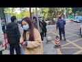 【12.23 上海深圳疫情】上海醫院發熱門診人山人海？防疫物資還在短缺？深圳疫情在擴散，市民囘到醫院做核酸檢查！