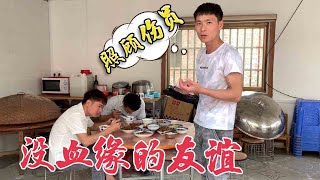 @LaoFei 特意买回来的黑鱼，让阿欢做了给伤员补补，希望早日康复【乡情阿欢】