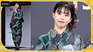 アイナ・ジ・エンド、妖艶なランウエーで着物アピール！　第2回 KIMONOIST 授賞式