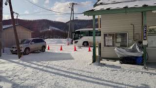 根室本線　列車代行バス　新得行　東鹿越駅を出発