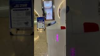 【Chinese robot in shopping mall】中国ロボットが一人で空気をばらまいている