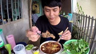 ก๋วยเตี๋ยวน้ำตกผสมต้มยำ ร้านประจำวังสามหมอ