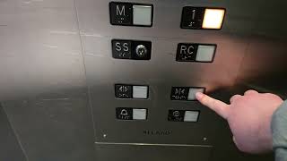 🛗 Hydraulic elevator at the Outremont Library in Montreal