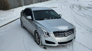 POV drive / conduite à travers la neige à Montréal un instant figé dans le temps