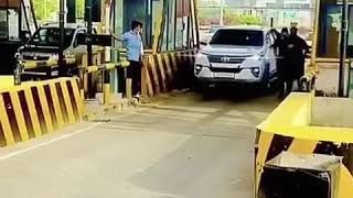 Vvip 🔥 entry from toll plaza || Toyota fortuner® and Land rover || Fortuner WhatsApp status ever ||