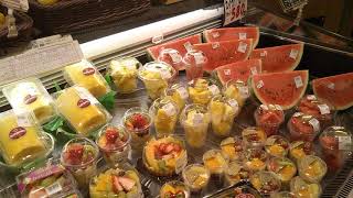 大垣市船町 食品スーパー求人採用、三河屋船町店果物(フルーツ)売場からイチゴとカットフルーツのご案内、本日ポイント4倍デー！です。