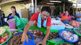 人潮一波接一波!!! 買氣就跟海浪一樣完全沒斷過 興達港王中皇 泰國美魔女 興達港謝忻 高雄興達港 海鮮叫賣 叫賣哥