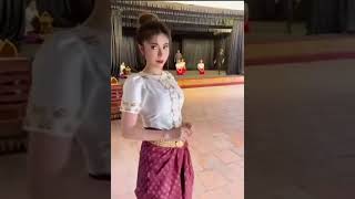 សុខ ពិសីក្នុងឈុត បុរាណ ខ្មែរ ស្រស់ស្អាតណាស់ ពិសេស គាត់រៀនរាំរបាំទៀត🥰🥰😘😘😘😘