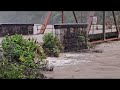 Momento que quebra ponte de ferro em Muçum RS