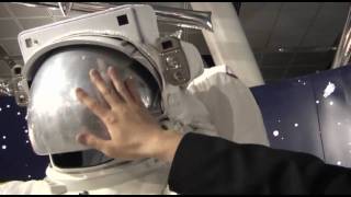 【宙博2009】人気のNASA宇宙服試着コーナー！（A space suit try-on corner）