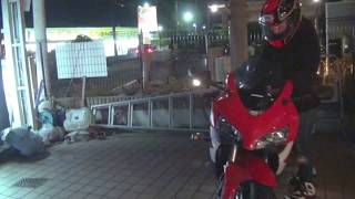 可愛い女性ライダー　MORIWAKIサウンドを聞いてね　2004 HONDA CBR1000RR　2004 ホンダ・CBR1000RR　モリワキレーシング