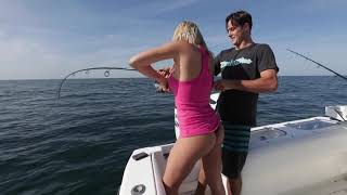 Girls First Time Fishing / Девушки ловят рыбу впервые.