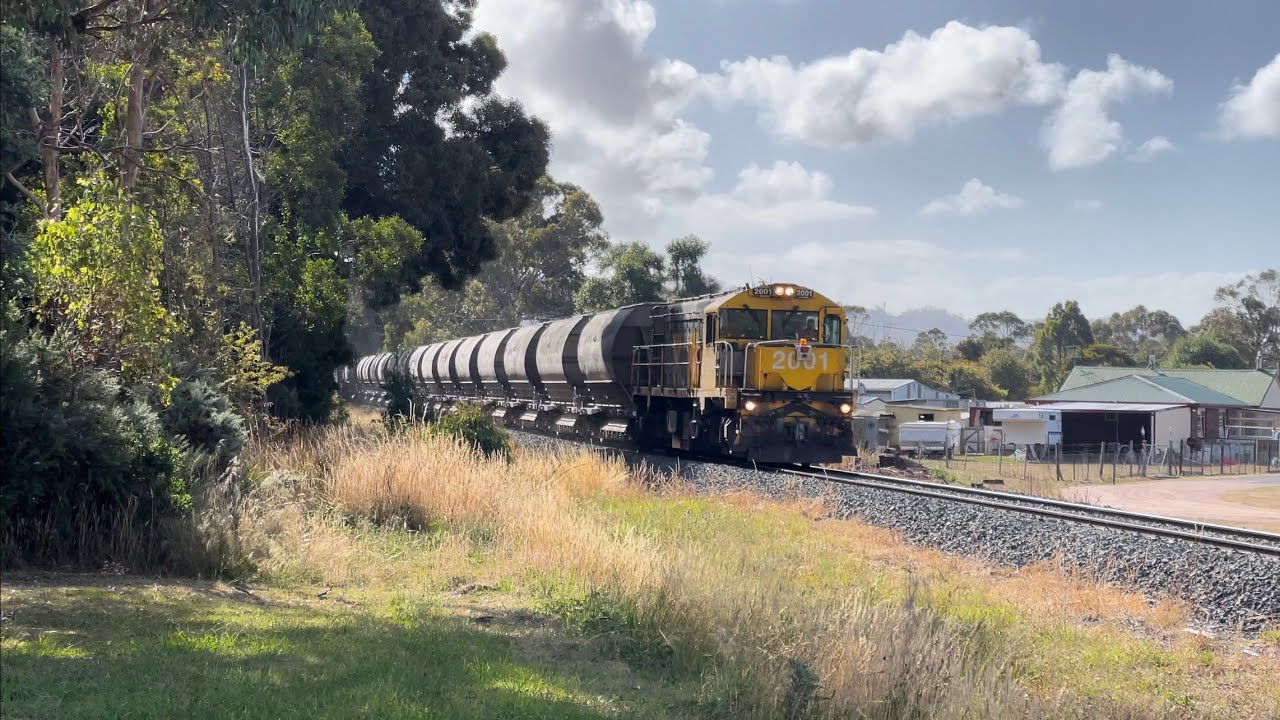 Tasrail 2001 Tr16 Cement Train Crossing Henslowe Street Youtube