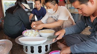 น้องสาวบ่าวหมี นานๆได้กลับมาบ้านที วันนี้โชว์ฝีมือทำยำสลัดให้กิน 😋😋