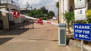 Automatic boom barrier with RF id tagg