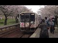 能登鉄道のラッピング車とマジンガーzのラッピング車