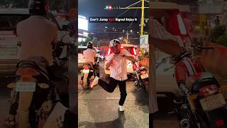 #GulabiSadi ( गुलाबी साडी ) | Subodh Londhe Helmet Guy | Traffic Dance | Viral Marathi Song